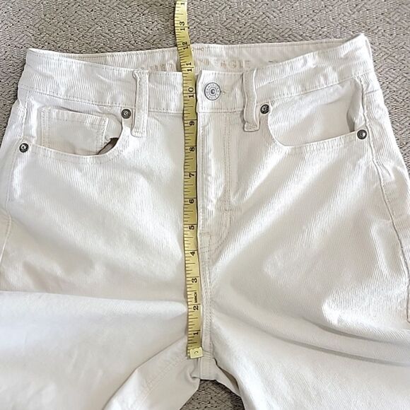 American Eagle Outfitters Mom Straight Leg Cream Corduroy Jeans - Size 4 - Picture 9 of 11